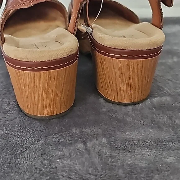 Women's Brown Leather Ankle Strap Sandals - Picture 5 of 9